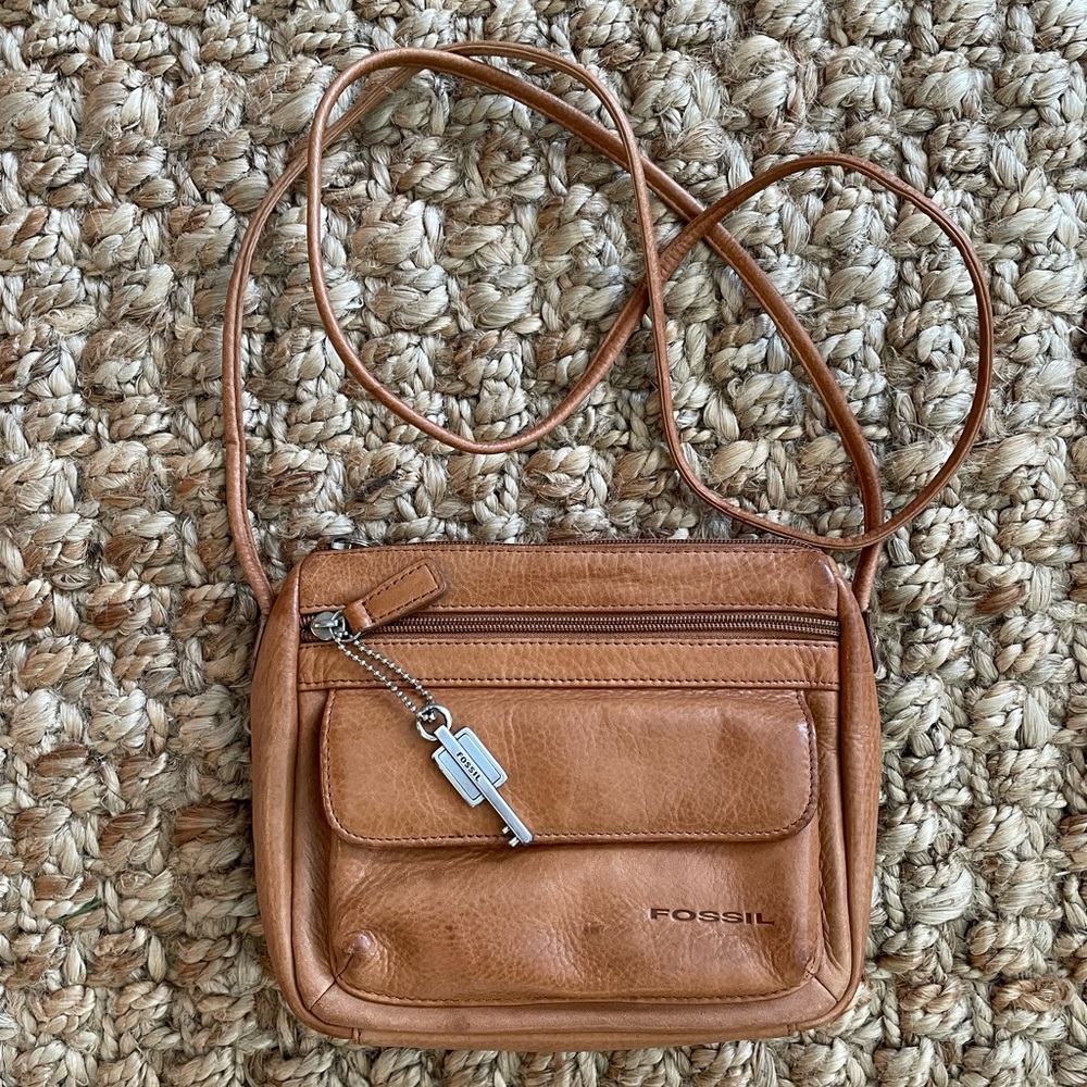 👜 Fossil Riley Leather Mini Crossbody Bag | Camel | Silvertone Hardware | MINT - Picture 2 of 7